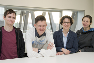 Ein erfolgreiches Team: Dominik Lubjuhn, Adrian Heidrich, Dr. Franziska Emmerling und Dr. Franziska Fischer aus dem Fachbereich Strukturanalytik (v.l.n.r.)