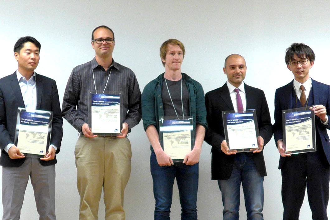 Dr. Maurio Madia (2.v.r.) wurde als einer von fünf Preisträgern mit dem WMRIF Best Young Scientist Award 2016 ausgezeichnet. Dr. Maurio Madia (2.v.r.) wurde als einer von fünf Preisträgern mit dem WMRIF Best Young Scientist Award 2016 ausgezeichnet.