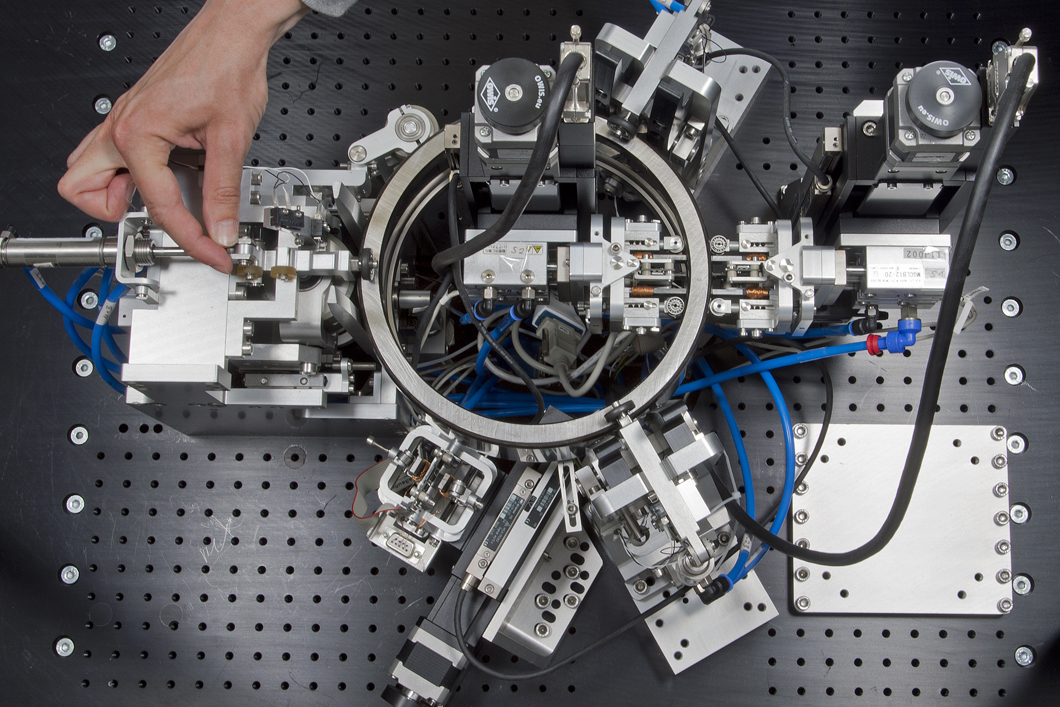 Aus der Materialforschung und -prüfung: Automatisierte Streuflußprüfung mit GMR-Sensoren im BAM-Fachbereich Akustische und elektromagnetische Verfahren Aus der Materialforschung und -prüfung: Automatisierte Streuflußprüfung mit GMR-Sensoren im BAM-Fachbereich Akustische und elektromagnetische Verfahren