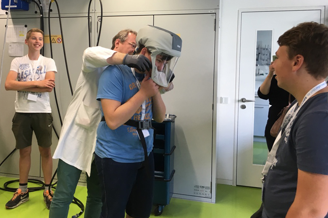 Schüler zu Besuch im Fachbereich Prozessanalytik Schüler zu Besuch im Fachbereich Prozessanalytik