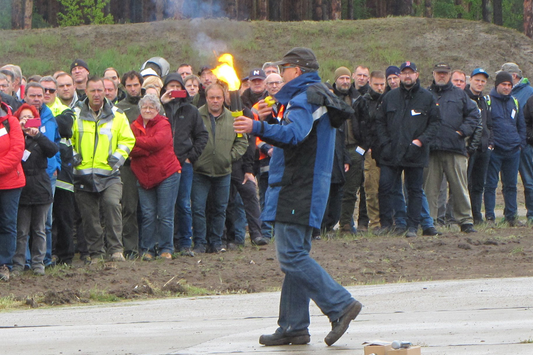 Vorführung zur 14. Informationsveranstaltung „Sprengstoffe und Pyrotechnik“ auf dem TTS Vorführung zur 14. Informationsveranstaltung „Sprengstoffe und Pyrotechnik“ auf dem TTS