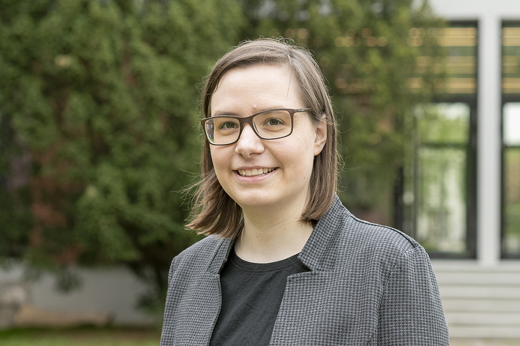 Dr. Janine George Dr. Janine George