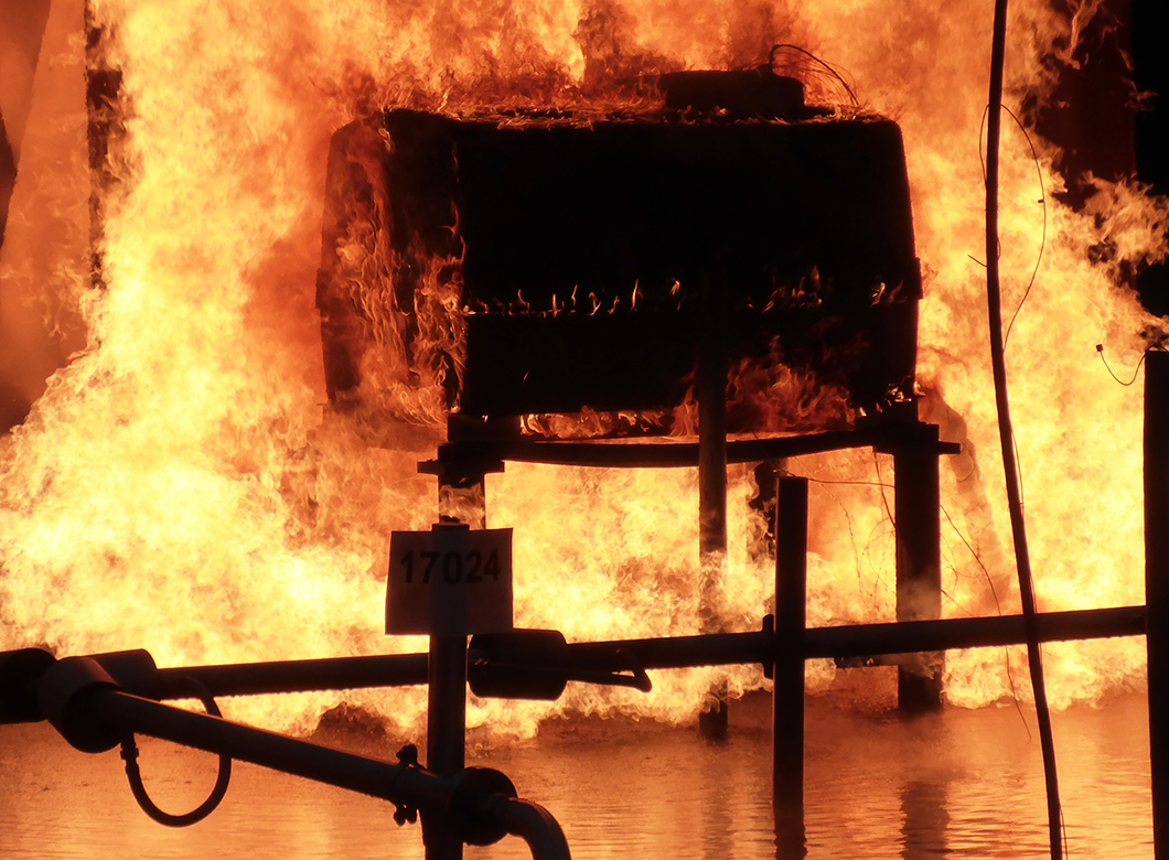 Großbrandversuch mit einem 1100-Liter-Tank auf dem BAM Testgelände Technische Sicherheit