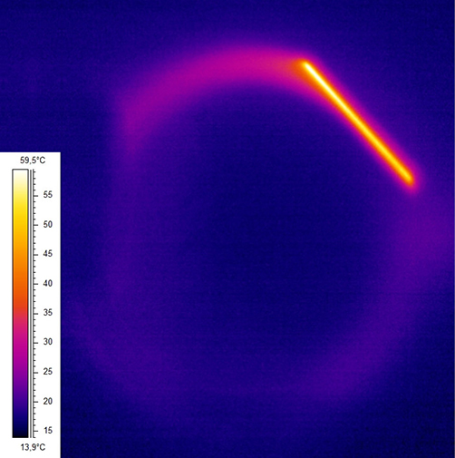 Thermografieaufnahme und fertiges Bauteil beim Herausheben aus der Suspension Thermografieaufnahme und fertiges Bauteil beim Herausheben aus der Suspension