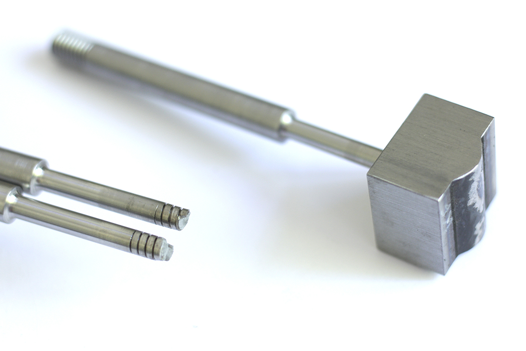 Geschweißte und gebrochene Implantproben Geschweißte und gebrochene Implantproben