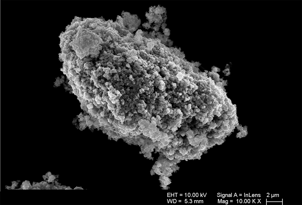 Rasterelektronenmikroskop-Aufnahme eines Agglomerates von nanoskaligen Aluminiumpartikeln Rasterelektronenmikroskop-Aufnahme eines Agglomerates von nanoskaligen Aluminiumpartikeln