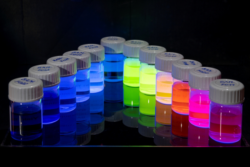 Set von 12 zertifizierten Fluoreszenzquantenausbeute-Standards Set von 12 zertifizierten Fluoreszenzquantenausbeute-Standards