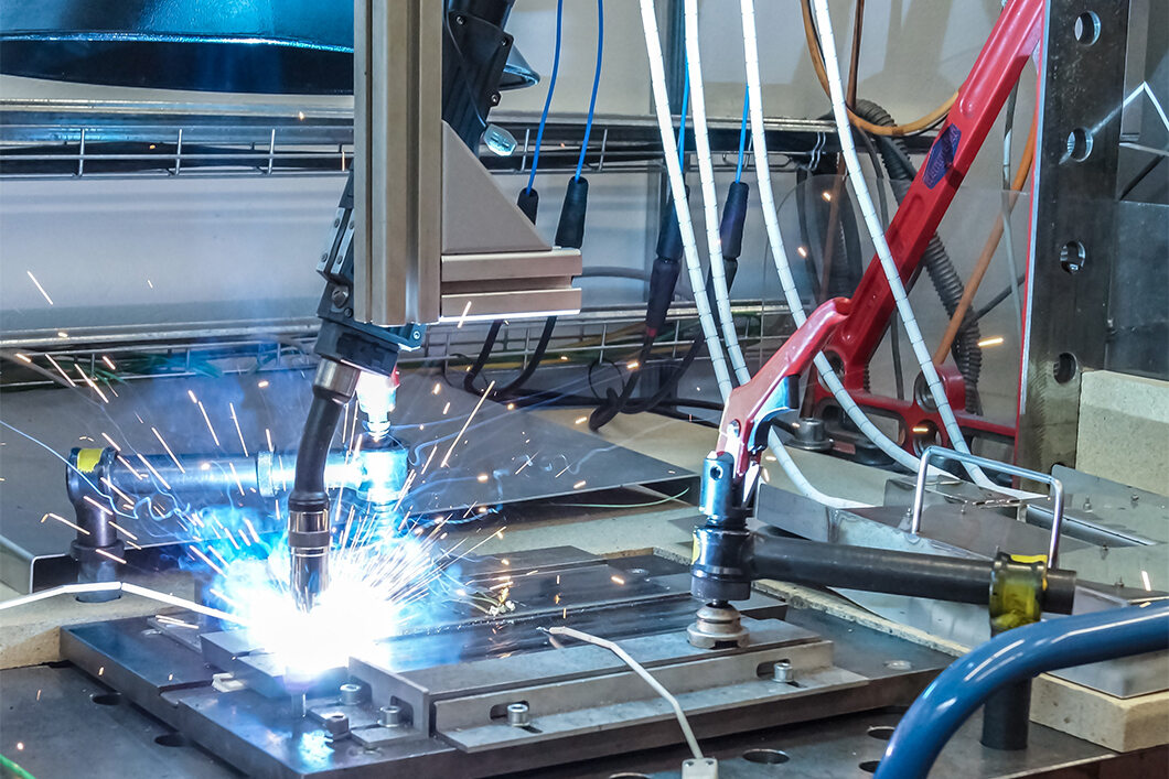 Automatisiertes Metall-Aktivgas Schweißen. Automatisiertes Metall-Aktivgas Schweißen.
