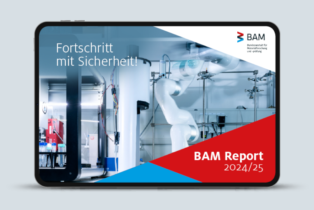 Auf rund 60 Seiten zeigt der neue BAM Report, wie die BAM als Ressortforschungseinrichtung des Bundes zum „Fortschritt mit Sicherheit!“ beiträgt. Auf rund 60 Seiten zeigt der neue BAM Report, wie die BAM als Ressortforschungseinrichtung des Bundes zum „Fortschritt mit Sicherheit!“ beiträgt.
