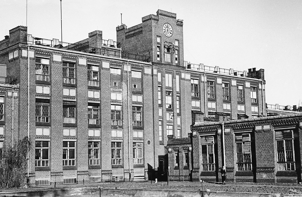 Fassade eines der Hauptgebäude der BAM, historische Ansicht