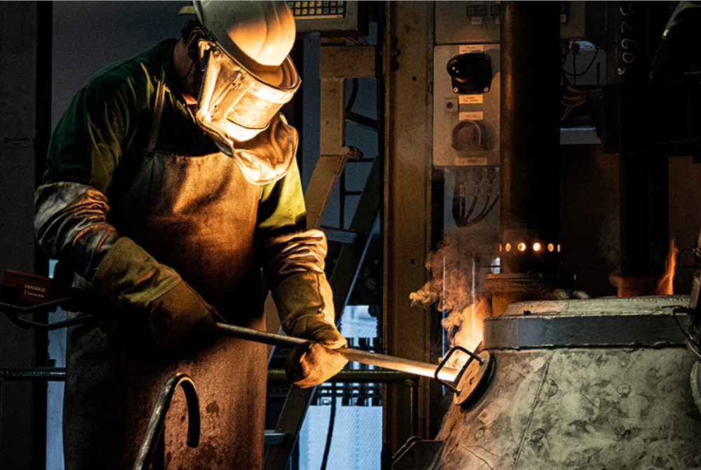 Die BAM untersucht im ZEROSTEEL-Projekt u.a. die wasserstoffbasierte Direktreduktion von Eisenerz im industriellen Maßstab. Die BAM untersucht im ZEROSTEEL-Projekt u.a. die wasserstoffbasierte Direktreduktion von Eisenerz im industriellen Maßstab.