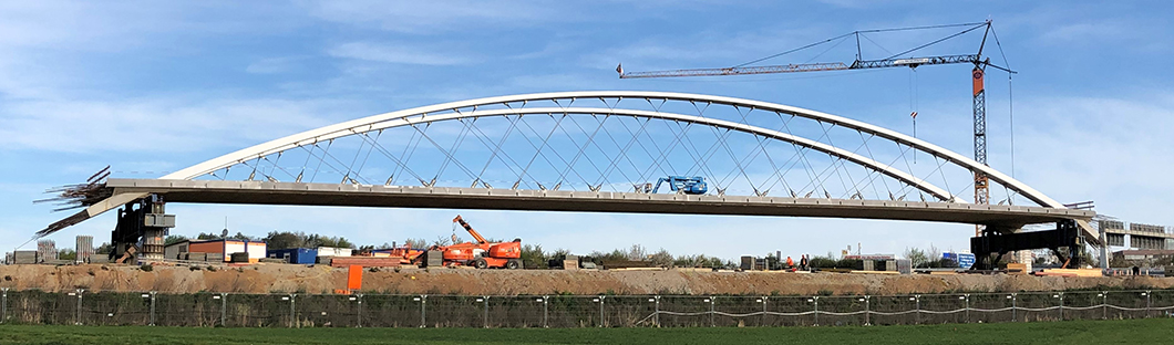 Netzwerkbogenbrücke in Leichtbauweise Netzwerkbogenbrücke in Leichtbauweise