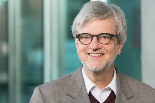Prof. Dr. Dr. Ortwin Renn, Wissenschaftlicher Direktor, Institut für Transformative Nachhaltigkeitsforschung (Institute for Advanced Sustainability Studies, IASS), Potsdam sowie Professor für Umwelt und Techniksoziologie, Universität Stuttgart Prof. Dr. Dr. Ortwin Renn, Wissenschaftlicher Direktor, Institut für Transformative Nachhaltigkeitsforschung (Institute for Advanced Sustainability Studies, IASS), Potsdam sowie Professor für Umwelt und Techniksoziologie, Universität Stuttgart