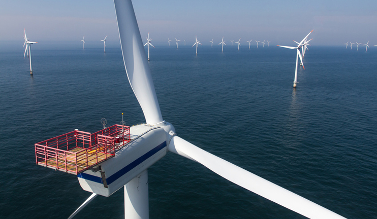 Luftaufnahme eines Offshore-Windparks Luftaufnahme eines Offshore-Windparks