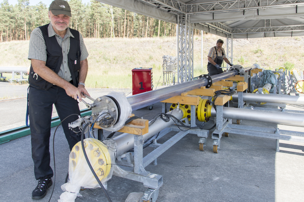 Arbeiten an einem überirdischen Rohrsystem