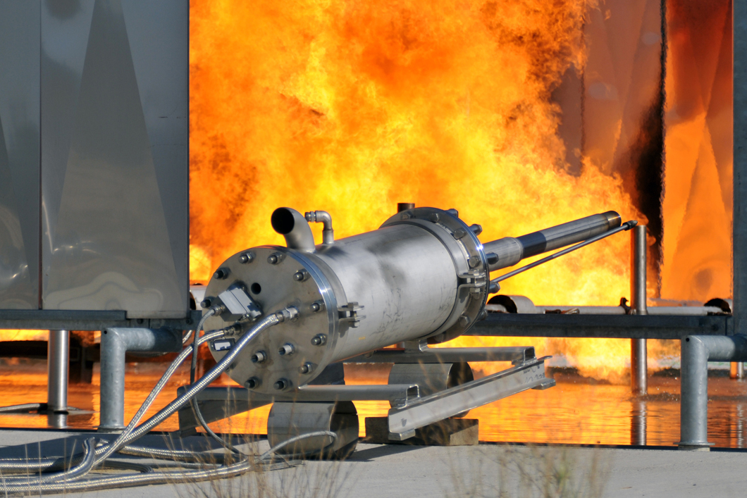 Untersuchungen zur Entzündung und Brandfolge aufgrund einer Gasfreisetzung aus einem Kraftstofftank Untersuchungen zur Entzündung und Brandfolge aufgrund einer Gasfreisetzung aus einem Kraftstofftank
