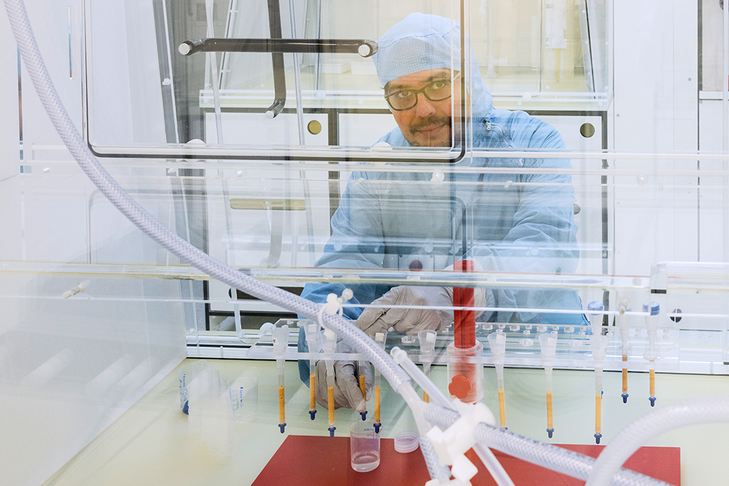 Sample preparation in the clean room Sample preparation in the clean room