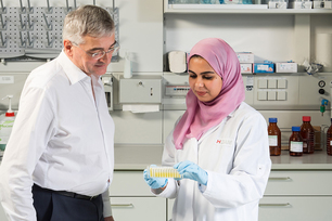 Dr. Rudolf Schneider‘s and Nahla Abdel Shafi‘s laboratory investigations rely on a proven test system using antibodies, i.e. immunoassays.
