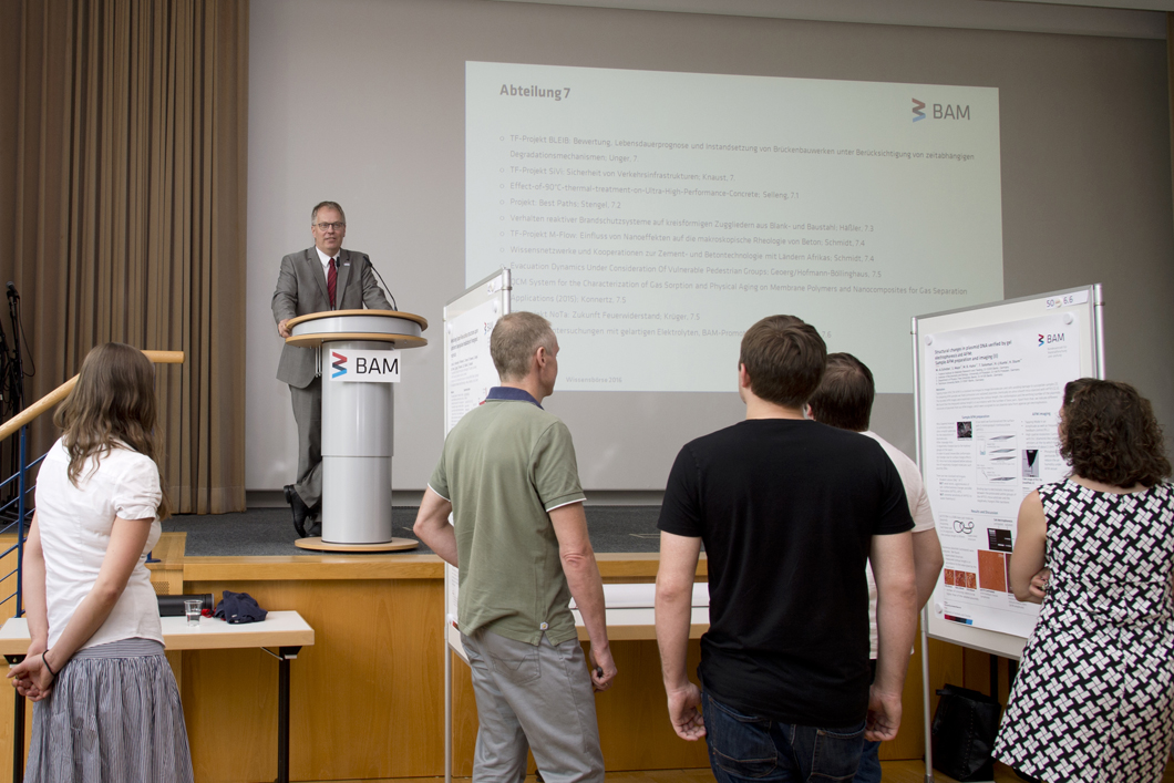 The president Prof. Ulrich Panne opened the conference for knowledge exchange with a brief speech...