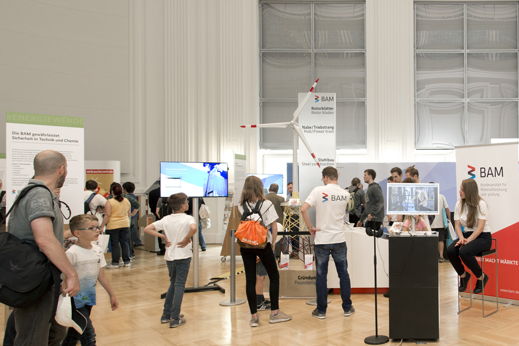At the Federal Government Open Day, BAM provided information on safe operation of offshore wind turbines At the Federal Government Open Day, BAM provided information on safe operation of offshore wind turbines