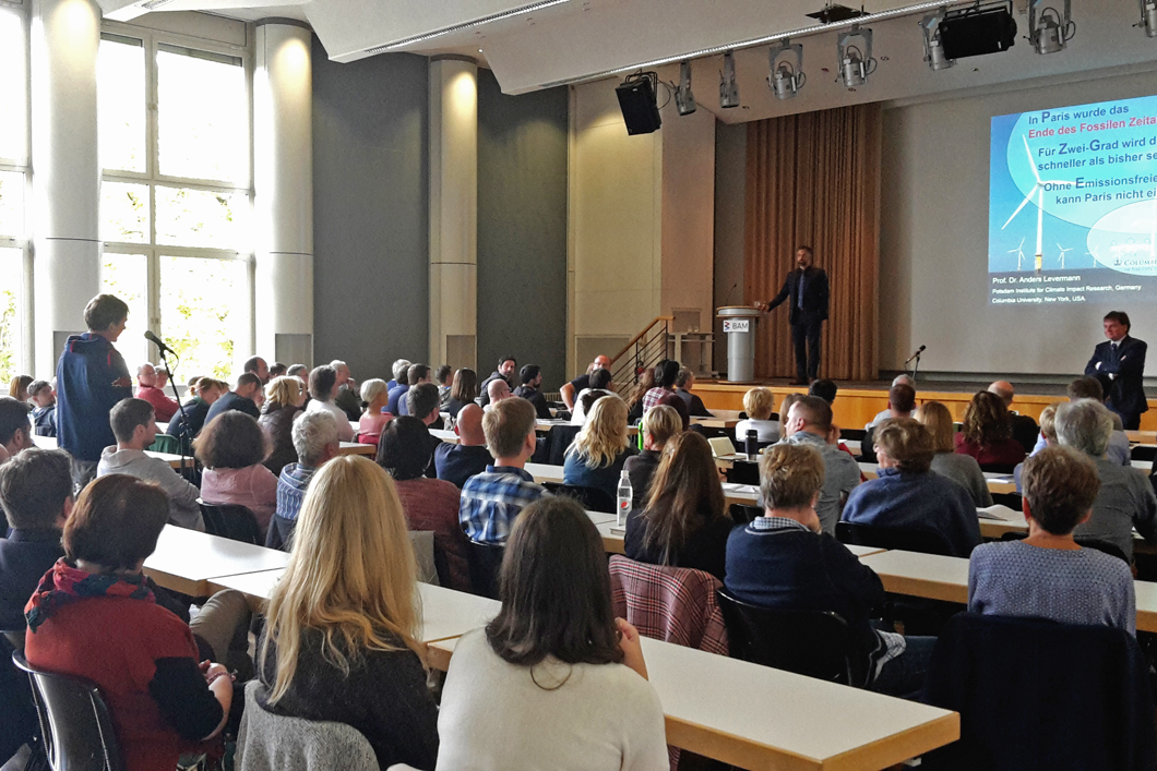 Numerous participants and a lively discussion showed that the first Focus Area Colloquium Energy attracted a great deal of interest. Numerous participants and a lively discussion showed that the first Focus Area Colloquium Energy attracted a great deal of interest.