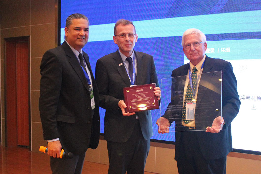 Dr. Thomas Goedecke (middle) was honoured with the IAPRI Lifetime Achievement Award. Dr. Thomas Goedecke (middle) was honoured with the IAPRI Lifetime Achievement Award.
