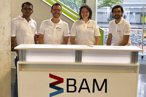 Group photo of international young scientists at BAM