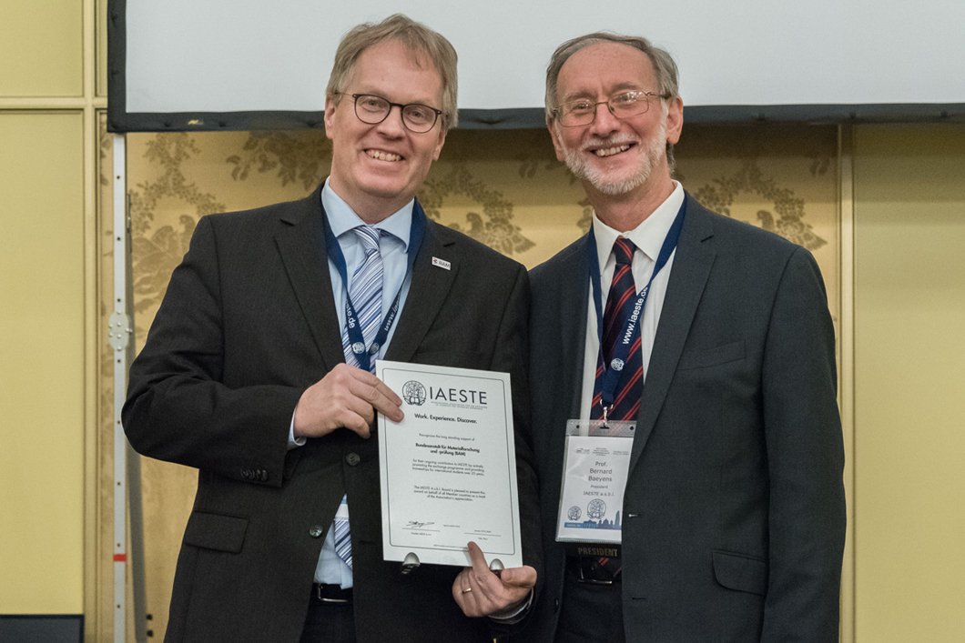 BAM president Prof. Dr. Ulrich Panne (left) accepts an award for its ongoing contribution to IAESTE from Bernard Baeyens, president of IAESTE. BAM president Prof. Dr. Ulrich Panne (left) accepts an award for its ongoing contribution to IAESTE from Bernard Baeyens, president of IAESTE.