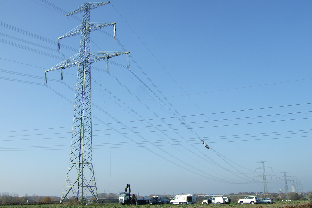 Overhead transmission line for the measurement of real loadings on high-voltage conductors