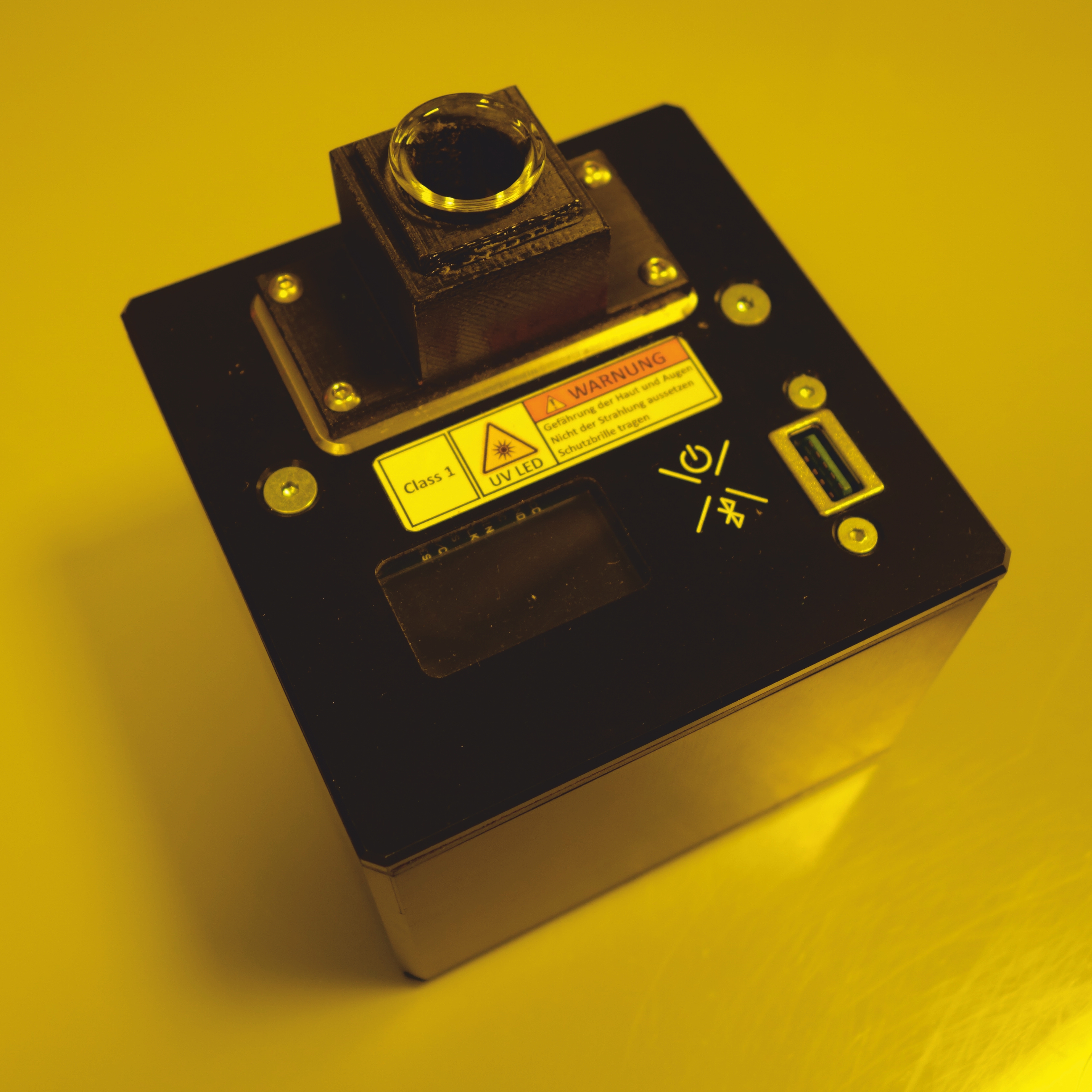 Measuring device for rapid on-site analysis, multivariate data analysis Measuring device for rapid on-site analysis, multivariate data analysis