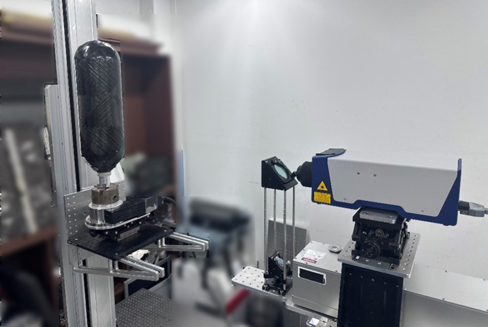 Composite pressure vessel during an investigation with pulse-echo ultrasonic propagation imaging Composite pressure vessel during an investigation with pulse-echo ultrasonic propagation imaging