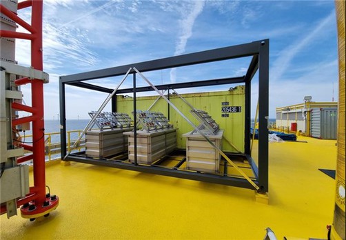 Weathering box for mounting the material samples on scaffolds Weathering box for mounting the material samples on scaffolds