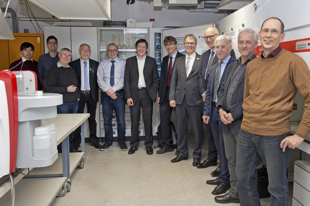 BAM and Analytik Jena AG have agreed to cooperate extensively in the research and development of optical spectrometry in the area of elemental analysis BAM and Analytik Jena AG have agreed to cooperate extensively in the research and development of optical spectrometry in the area of elemental analysis
