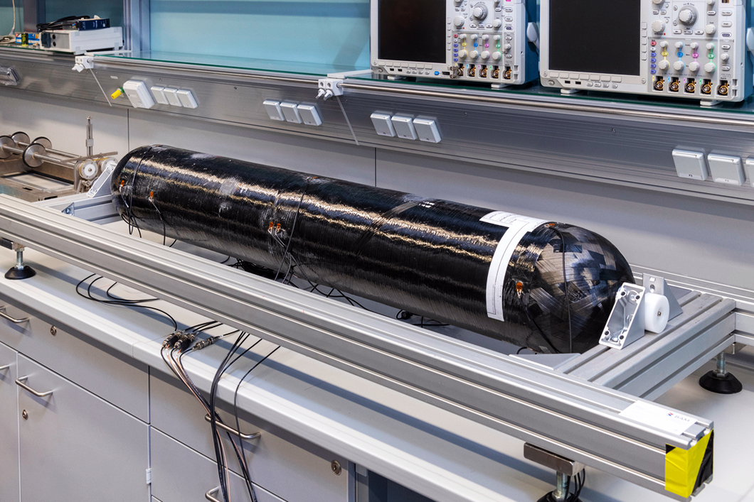 Hydrogen pressure accumulator in a load test Hydrogen pressure accumulator in a load test