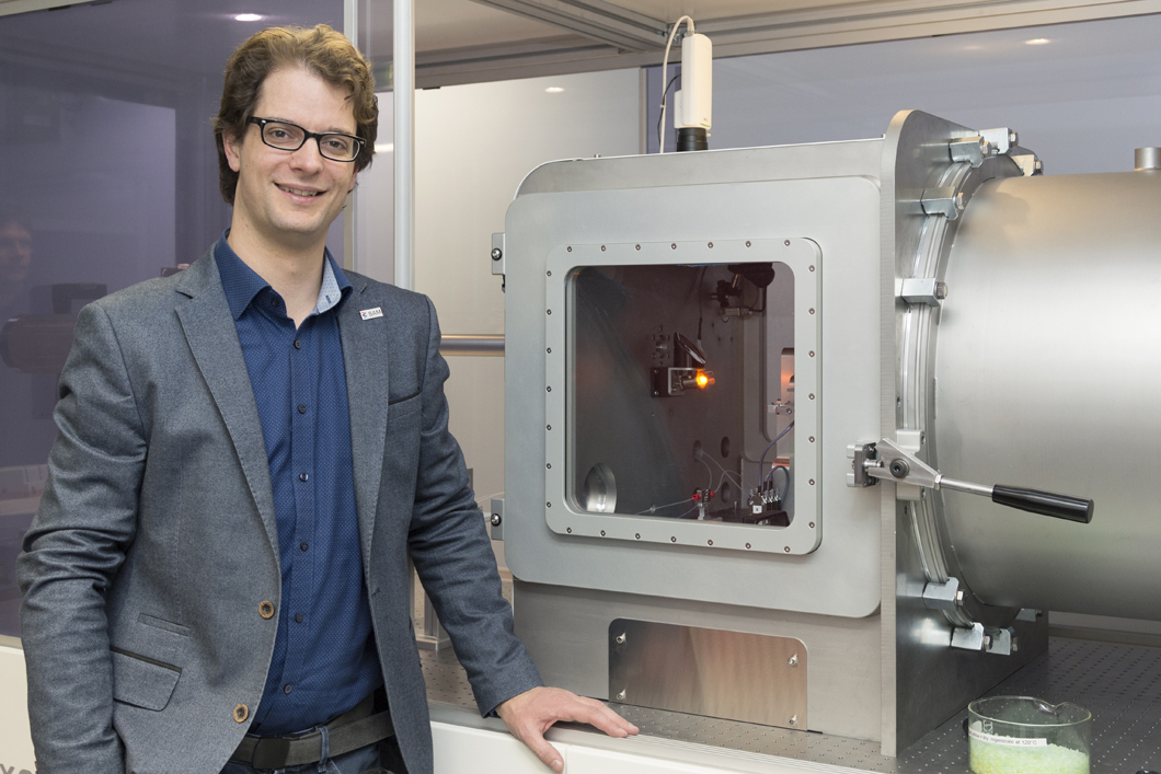 Man and MAUS: Dr. Brian Pauw from the Polymers in Life Sciences and Nanotechnology division has been researching SAXS for a long time, leading the design and construction of the device Man and MAUS: Dr. Brian Pauw from the Polymers in Life Sciences and Nanotechnology division has been researching SAXS for a long time, leading the design and construction of the device