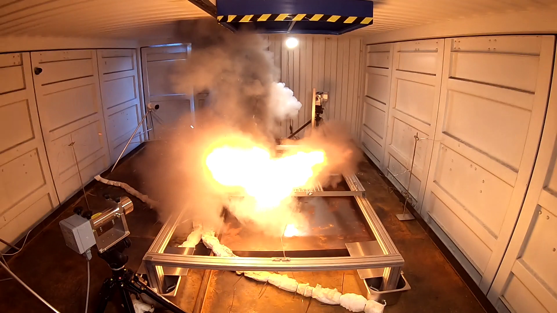 Jet flame and gas release during thermal runaway of a battery module (2.65 kWh) Jet flame and gas release during thermal runaway of a battery module (2.65 kWh)