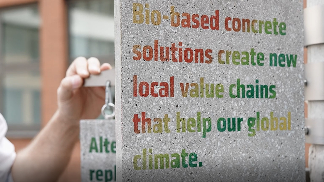 Click, to start Video Youtube Video opens in new window