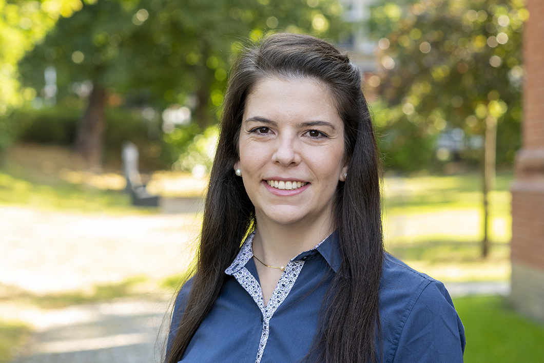 Dr. Andressa Adame Dr. Andressa Adame