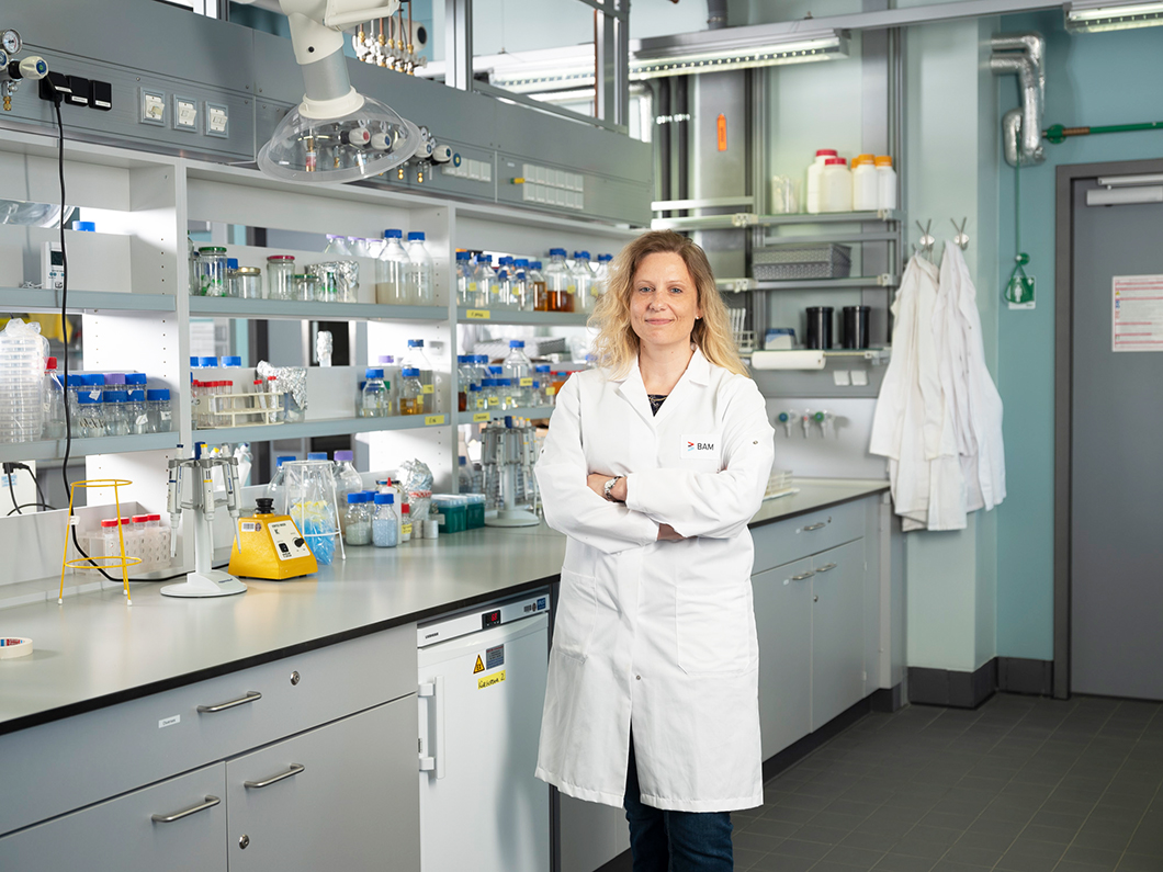 nJulia Schumacher in the laboratory nJulia Schumacher in the laboratory