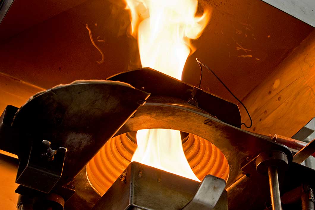 Examination of flame-retardant properties of a sample Examination of flame-retardant properties of a sample