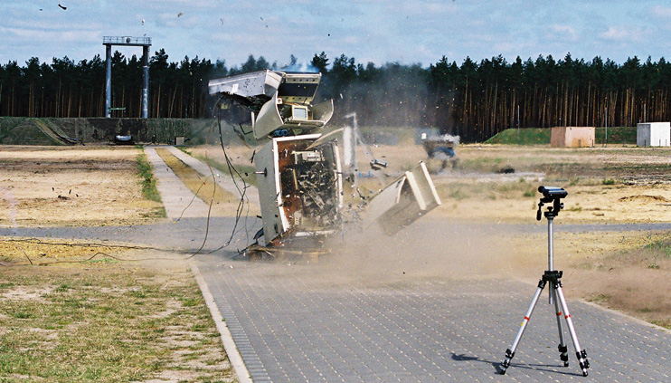 Blast test with a cash machine Blast test with a cash machine
