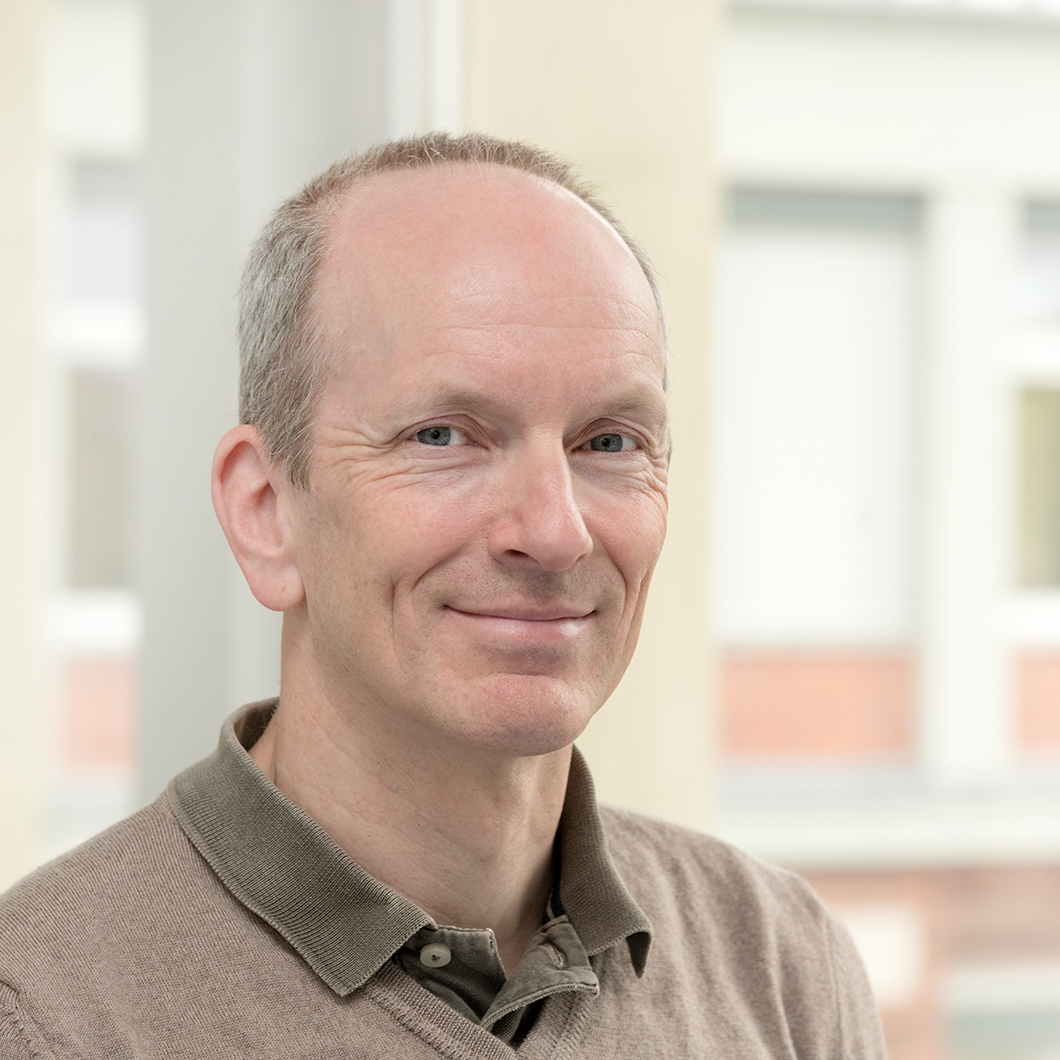 Dr. Ing. Dirk Bettge Dr. Ing. Dirk Bettge, Fachbereich Materialographie, Fraktographie und Alterung technischer Werkstoffe der Bundesanstalt für Materialforschung und -prüfung (BAM)