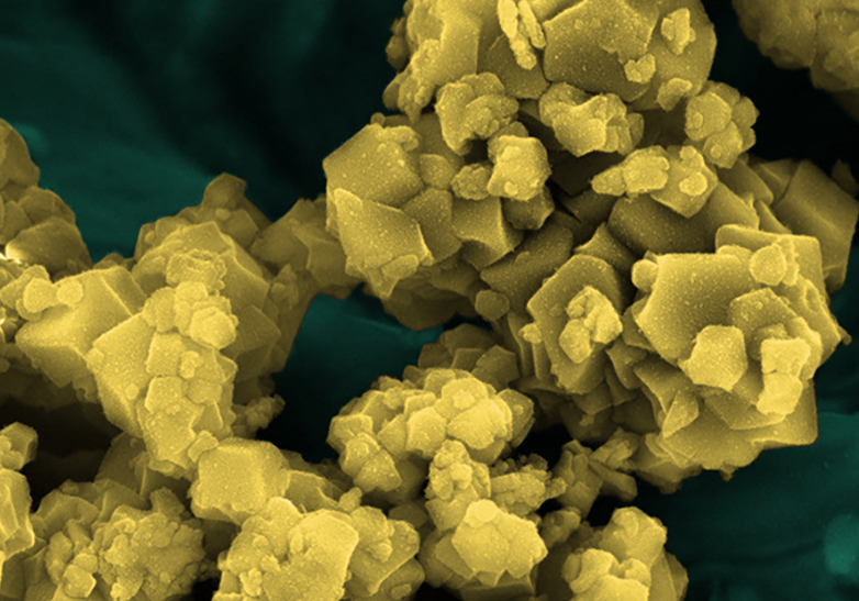 EU-Projekt zu nachhaltigen Batterien Synthetische Kohlenstoffe im Inneren einer Natrium-Ionen-Batterie.
