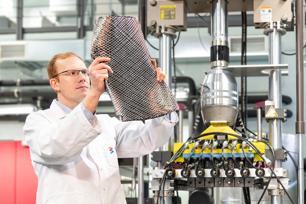 Carbonfasern Florian Loose untersucht recycelte Carbonfasern