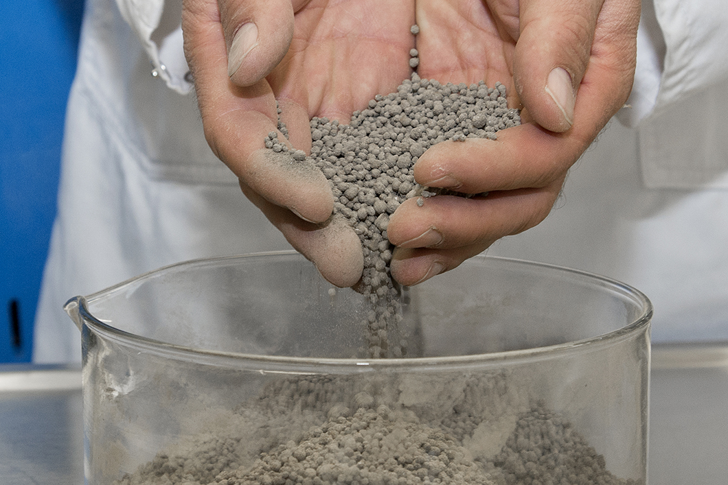 Phosphorrecycling aschebasiertes Düngemittelgranulat