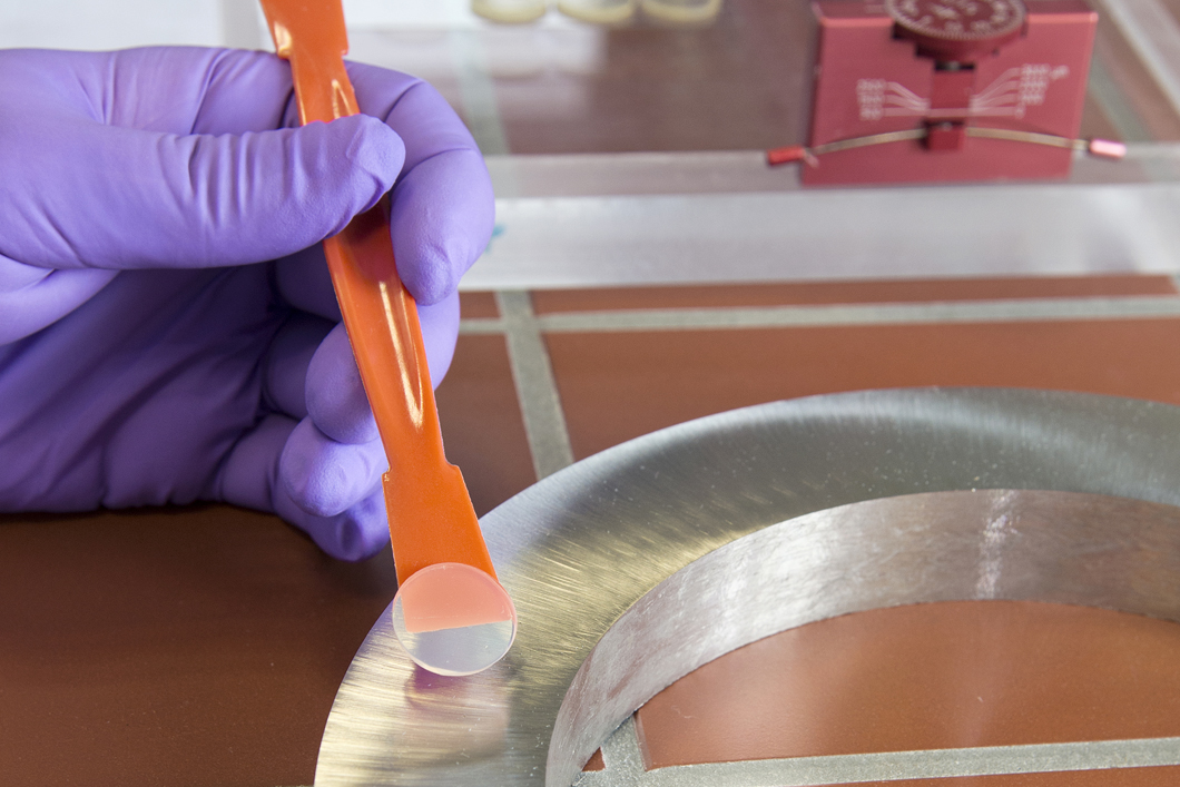 Application of a KorroPad on a stainless steel ring