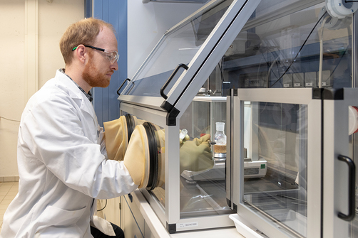 Dr. Karl David Wegner at the glove box