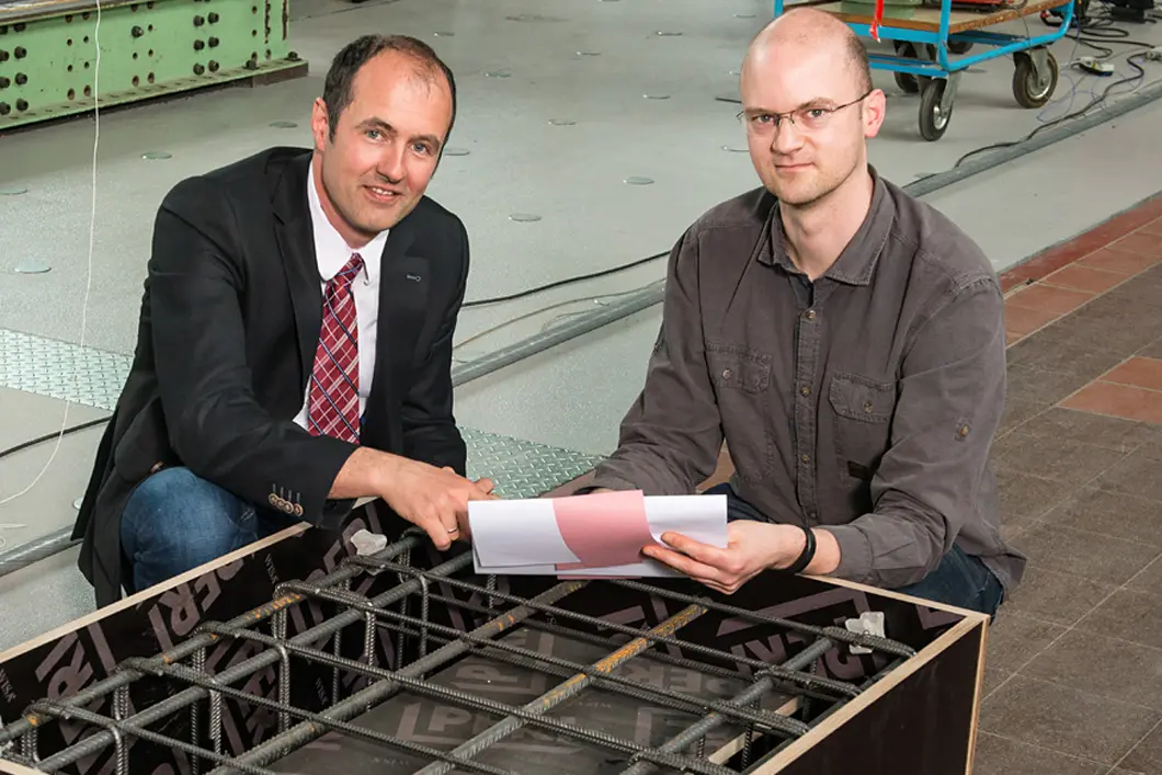 Building bridges Götz Hüsken has tested the planned materials in different bending beam tests.