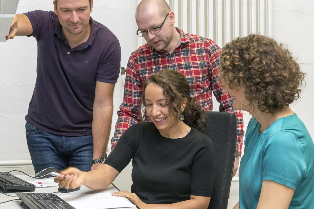 Teamwork as inspiration photo of the team of Dr. Anja Waske at a scientific discussion